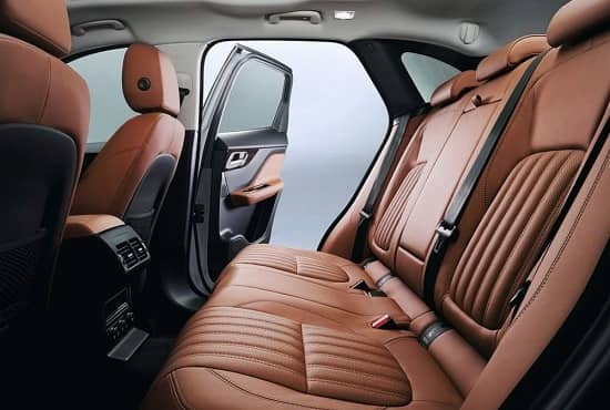 salon-jaguar-f-pace-2016