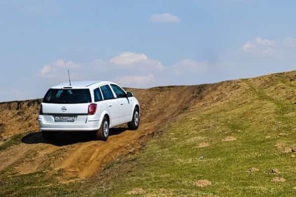 Преодоление горки на легковом автомобиле