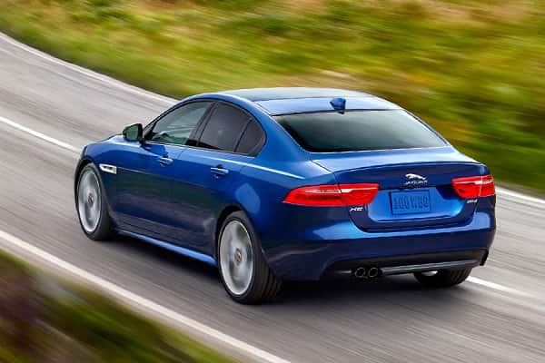 Седан Jaguar XE 2017 года