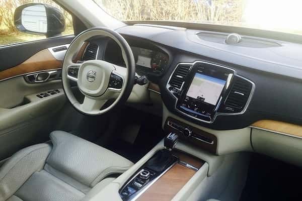 Салон Volvo XC90 2017 года