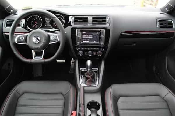 Салон Volkswagen Jetta 2017 года