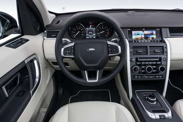 Land Rover Discovery Sport 2017 года