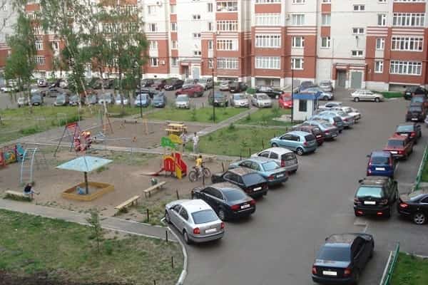Парковка во дворе