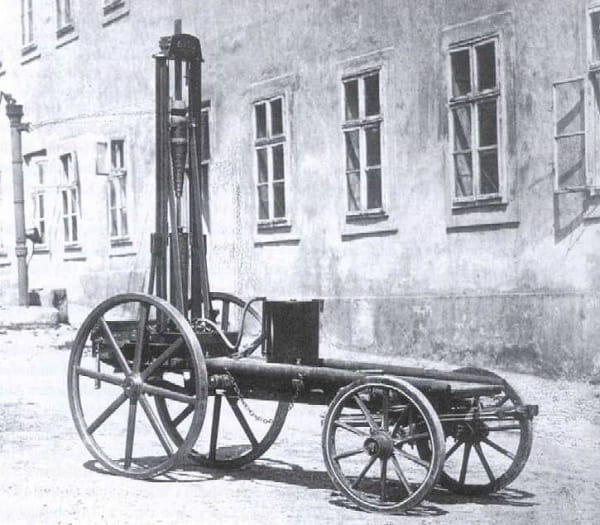 Первый автомобиль на пару-min