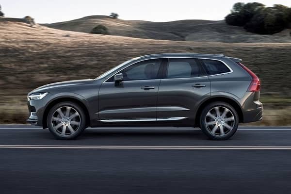 Кроссовер Volvo XC60 2019 года