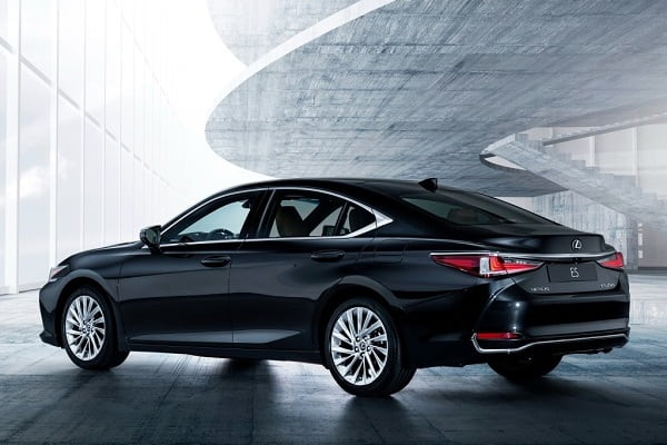 Lexus ES 7 поколения-min