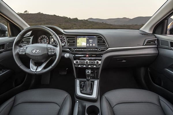 Салон Hyundai Elantra
