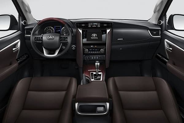 Салон Toyota-Fortuner 2019 года