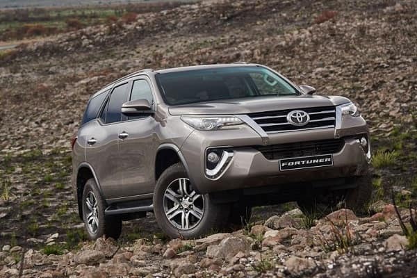 Внедорожник Toyota-Fortuner 2019