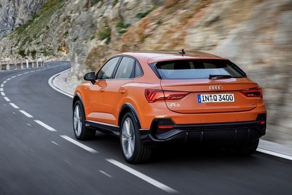 Кроссовер Audi Q3 2019 года