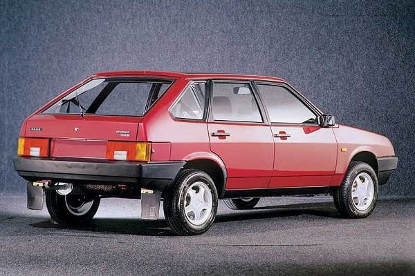 Хэтчбек ВАЗ-2109 «Девятка»