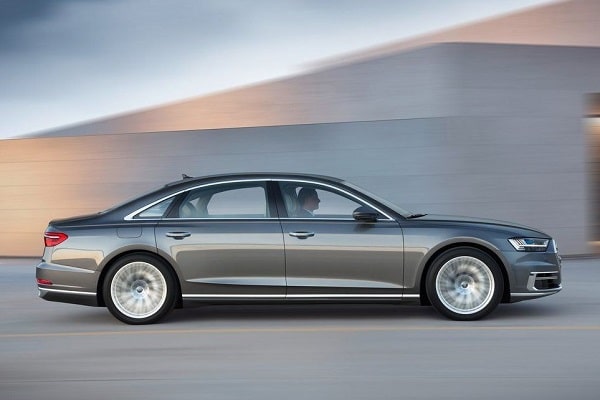 Седан Audi A8 2019 года