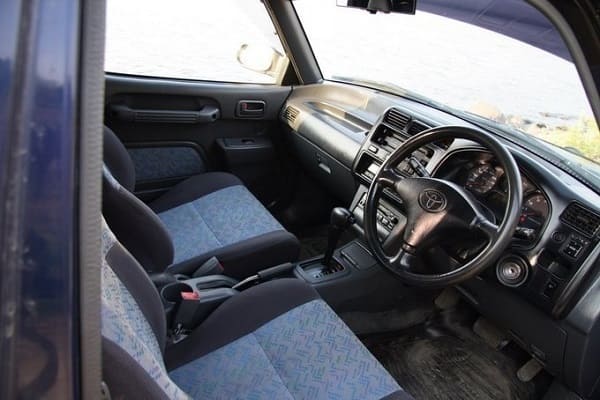 Салон Toyota RAV4-min