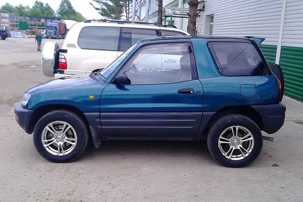 Toyota RAV4 1995 года-min