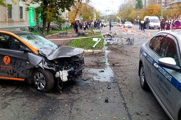Разбытый автомобиль