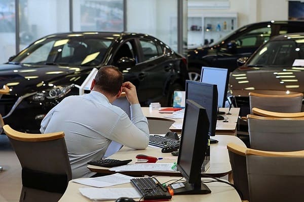 Автосалон