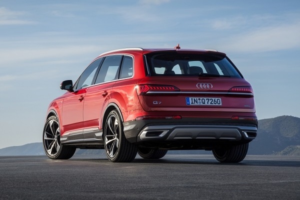 Кроссовер 2020-Audi-Q7
