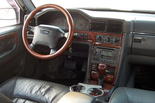 Салон Volvo S90 1997 года