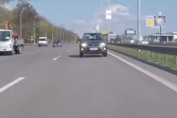 Световые сигналы на дороге