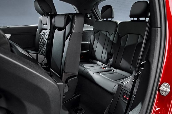 Задний ряд 2020-Audi-Q7