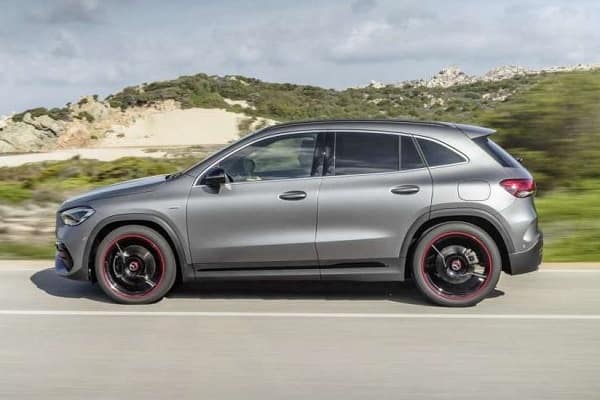 Кроссовер Mercedes-Benz GLA 2020 года