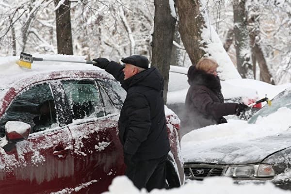 Очистка автомобиля от снега