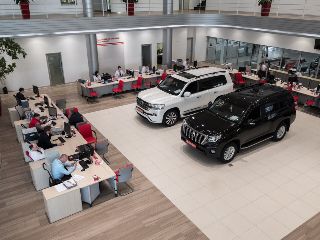 Автосалон Рольф официальный дилер Toyota